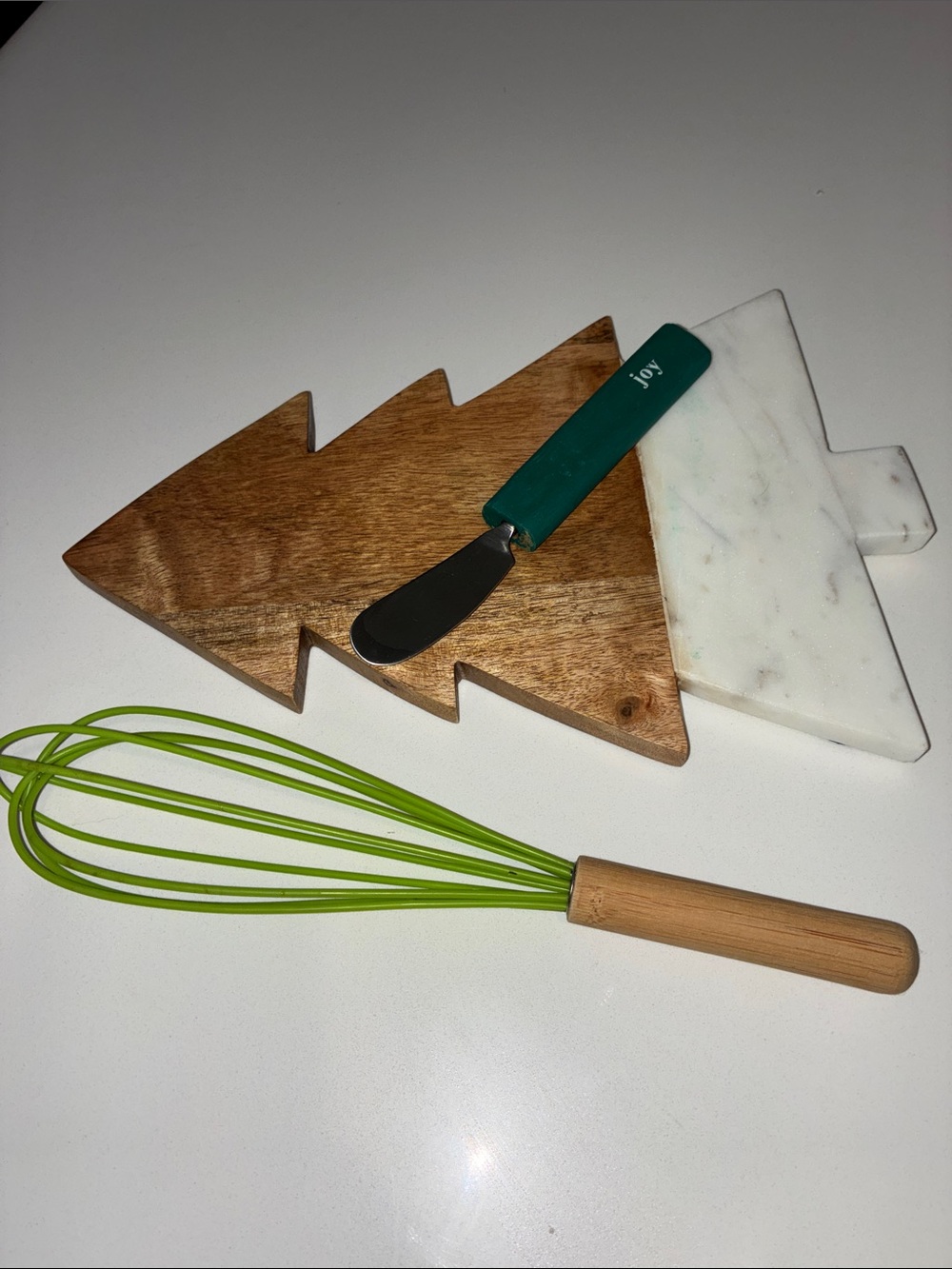 KIRKLAND’S (EUC) Wood/Marble Cutting Board, Green 'Joy' Spreader Knife & Whisk.